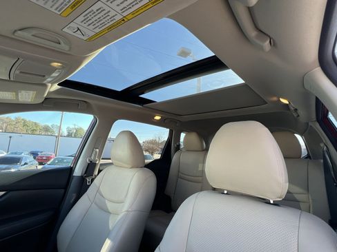 Used 2015 Nissan Rogue SV w/ SV Moonroof Package image 21