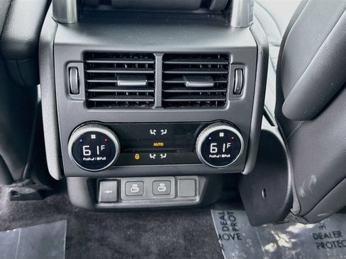Used 2025 Land Rover Discovery Dynamic SE AWD/4WD image 20