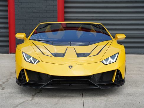 Used 2022 Lamborghini Huracan EVO RWD image 2