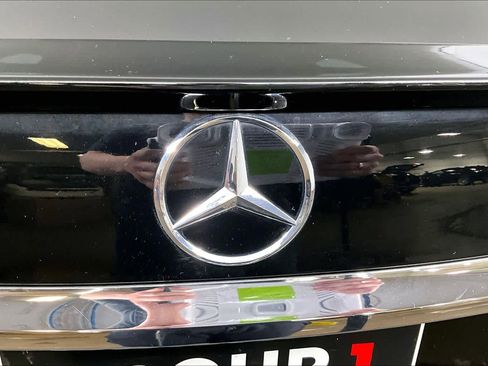 Used 2018 Mercedes-Benz E 300 4MATIC image 31