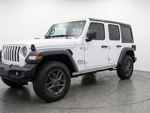 Used 2025 Jeep Wrangler Unlimited Sport AWD/4WD image 3