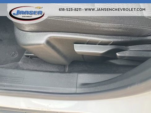 Used 2025 Chevrolet Equinox LT image 14