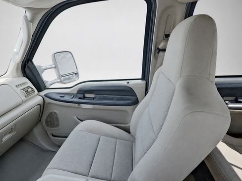 Used 2006 Ford F250 XL RWD image 9
