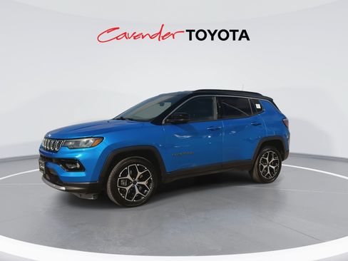 Used 2025 Jeep Compass Limited AWD/4WD image 4