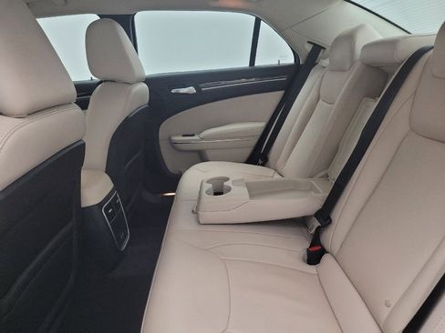 Used 2016 Chrysler 300 Limited RWD image 18