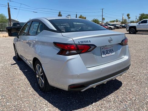 Used 2024 Nissan Versa SV FWD image 3
