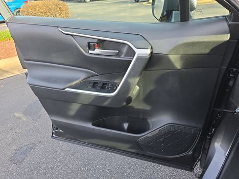 Used 2021 Toyota RAV4 XLE image 26