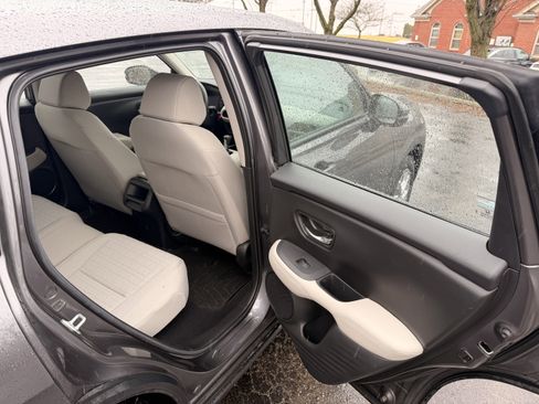 Used 2024 Honda HR-V LX image 13
