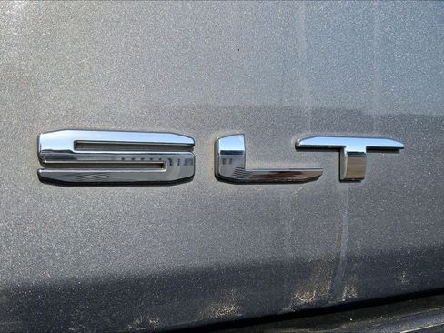 Used 2022 GMC Yukon XL SLT w/ SLT Premium Package AWD/4WD image 10