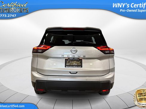 Used 2025 Nissan Rogue SV image 7