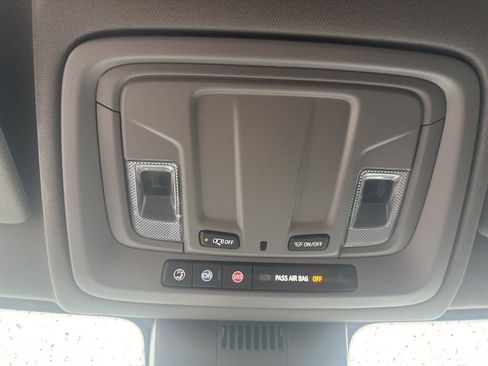 Used 2024 GMC Sierra 1500 Elevation image 21