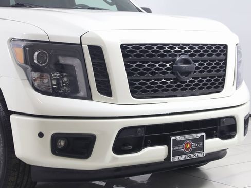 Used 2019 Nissan Titan SV w/ SV Convenience Package image 36