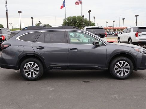 Used 2025 Subaru Outback Premium AWD/4WD image 13