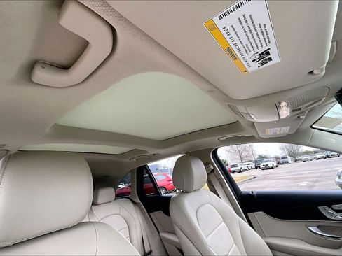 Used 2021 Mercedes-Benz GLC 300 w/ Premium Package image 12