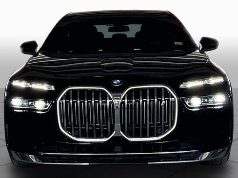 Used 2024 BMW i7 xDrive60 AWD/4WD image 3