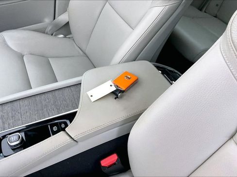 Used 2023 Volvo XC90 B6 Plus w/ Protection Package Premier image 14