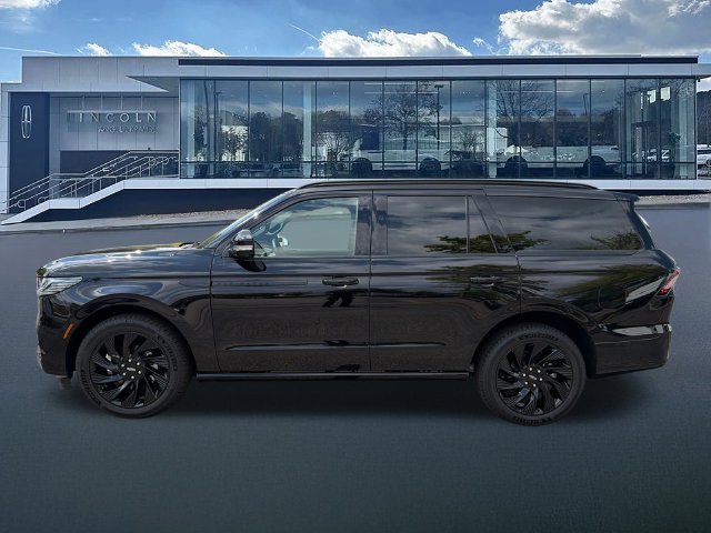 New 2027 Lincoln Navigator Reserve w/ Jet Appearance Package AWD/4WD image 4
