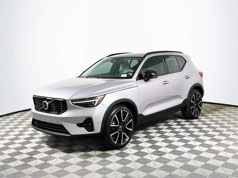 Used 2026 Volvo XC40 B5 Ultra w/ Climate Package AWD/4WD image 3