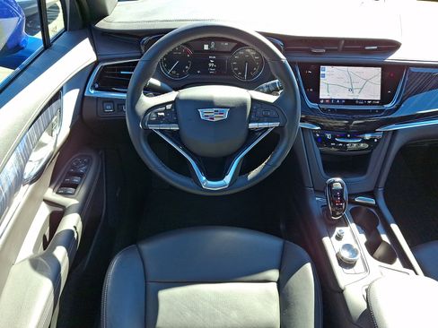 Used 2025 Cadillac XT6 Premium Luxury image 14