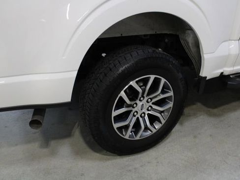 Used 2022 Ford F150 Lariat w/ Trailer Tow Package AWD/4WD image 26