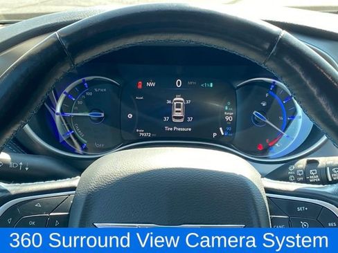 Used 2021 Chrysler Pacifica Touring-L image 10