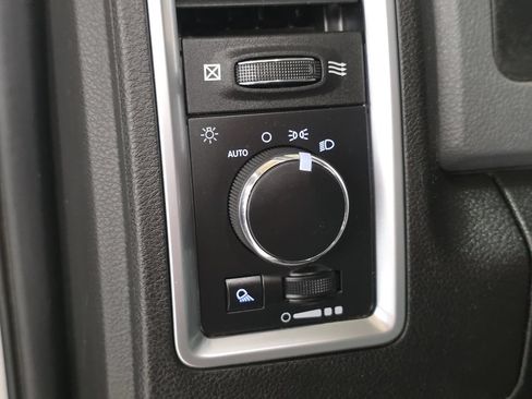 Used 2019 RAM 1500 Classic SLT AWD/4WD image 25
