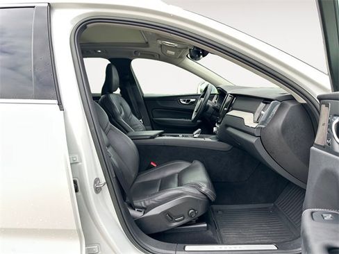 Used 2022 Volvo XC60 B5 Inscription w/ Protection Package Premier image 15