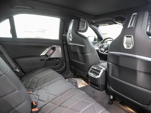 Used 2025 BMW i7 xDrive60 image 26