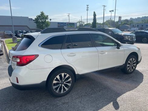 Used 2017 Subaru Outback 2.5i Limited AWD/4WD image 9