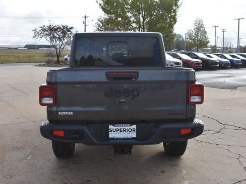 Used 2021 Jeep Gladiator Sport image 6