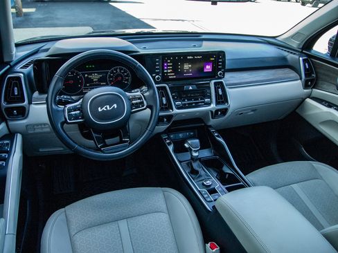 Used 2022 Kia Sorento EX w/ Panoramic Sunroof Package FWD image 30