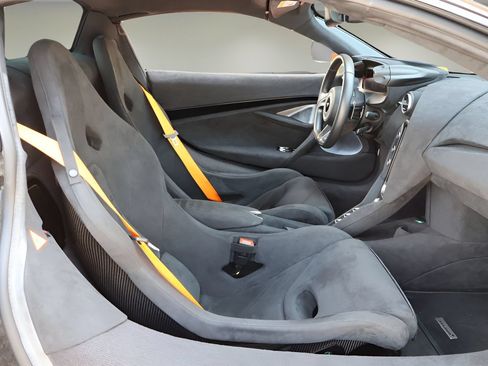 Used 2024 McLaren 750S Spider RWD image 20