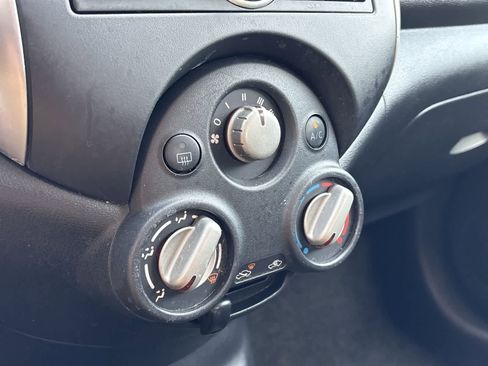 Used 2013 Nissan Versa SV image 39