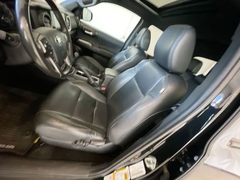 Used 2019 Toyota Tacoma TRD Off-Road w/ TRD Premium Off Road Package image 11