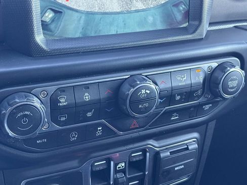 Used 2023 Jeep Gladiator Sport image 32