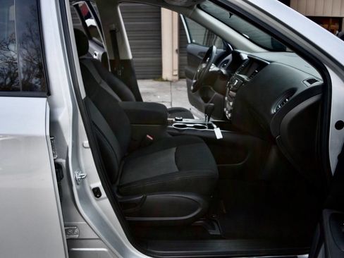 Used 2017 Nissan Pathfinder S image 47