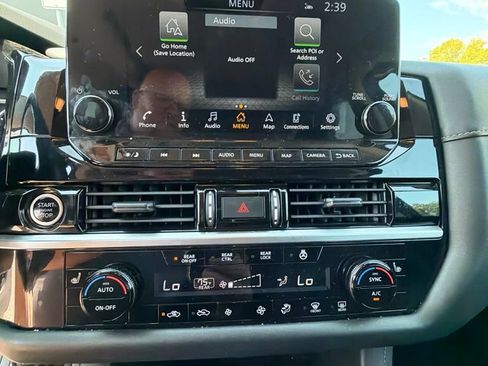 Used 2024 Nissan Pathfinder SL w/ SL Premium Package FWD image 16