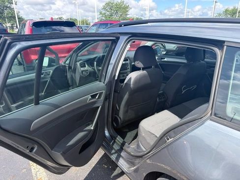 Used 2016 Volkswagen Golf S FWD image 7