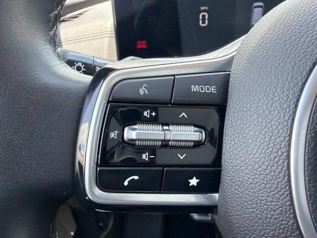 Used 2025 Kia Carnival FWD image 23