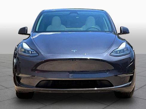 Used 2024 Tesla Model Y 2WD image 3