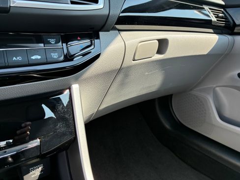 Used 2017 Honda Accord LX image 19