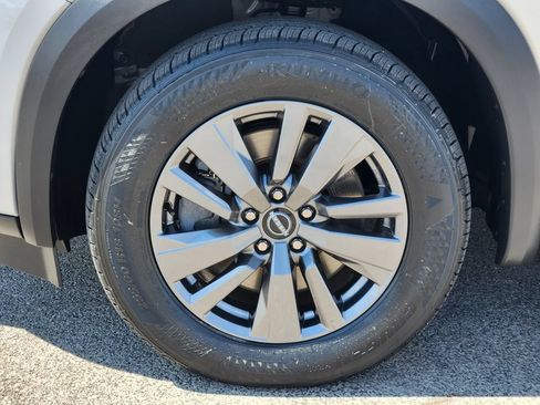 Used 2025 Nissan Pathfinder SV FWD image 10
