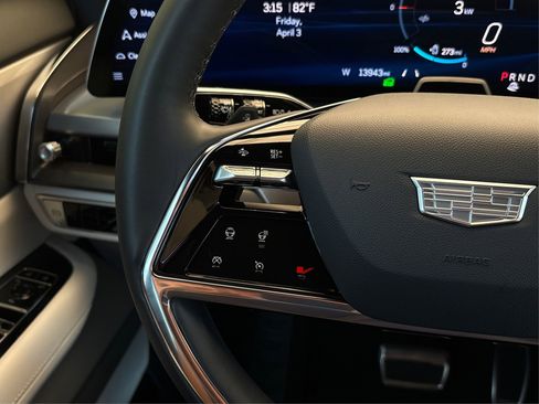 Certified 2026 Cadillac Vistiq Luxury image 28