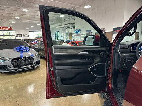 Used 2022 Jeep Wagoneer Series III image 11