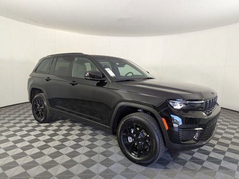 New 2025 Jeep Grand Cherokee Altitude image 2