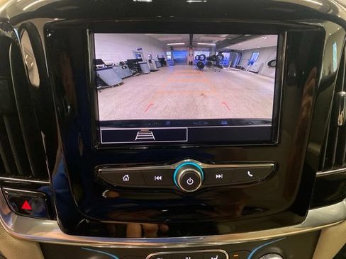 Used 2023 Chevrolet Traverse LS FWD image 19