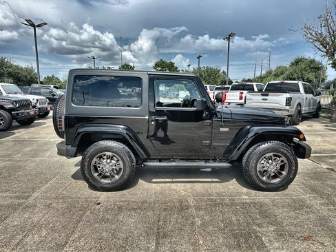 Used 2016 Jeep Wrangler Sahara AWD/4WD image 10