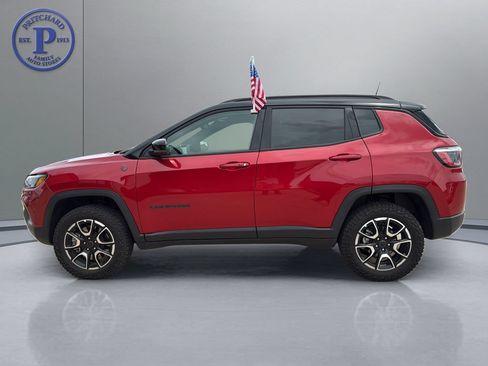 Used 2025 Jeep Compass Trailhawk AWD/4WD image 4