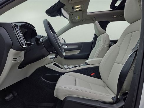 New 2026 Volvo XC40 B5 Plus w/ Protection Package Premier image 22