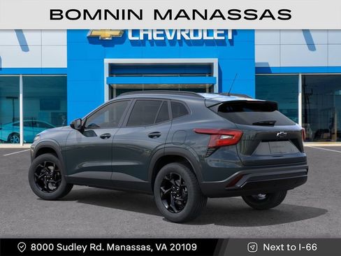 New 2026 Chevrolet Trax LT w/ Midnight Edition FWD image 4